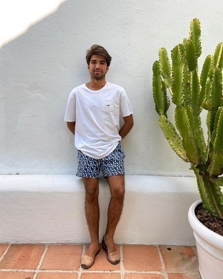 С чем носить бежевые сандалии мужчине