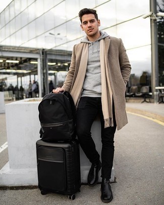 С чем носить бежевый шарф мужчине