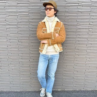 С чем носить бежевую короткую дубленку мужчине