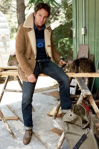 С чем носить бежевую короткую дубленку мужчине