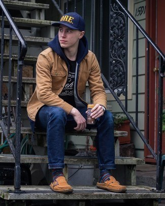 Какие лоферы носить с бежевой курткой-рубашкой мужчине