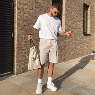 Какие кроссовки носить с бежевыми шортами мужчине
