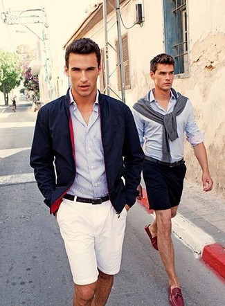 Какие бомберы носить с бежевыми шортами мужчине