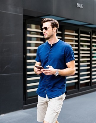 С чем носить бежевые шорты мужчине