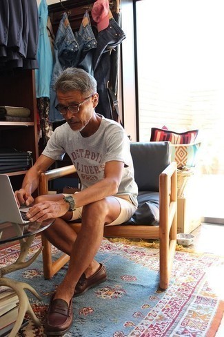 Какие лоферы носить с бежевыми шортами мужчине