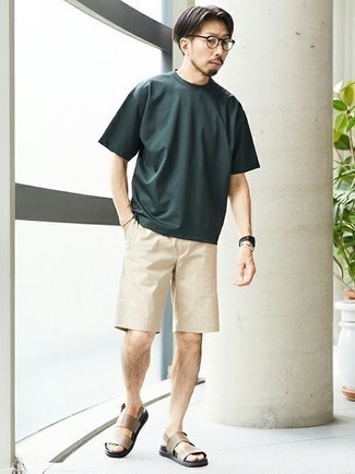 Какие сандалии носить с бежевыми шортами мужчине