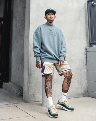 Какие водолазки носить с бежевыми шортами мужчине