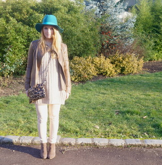 Какие ботильоны носить с бежевыми узкими брюками