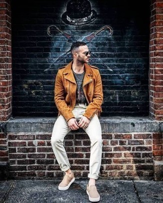 Какие джинсы носить с бежевыми слипонами мужчине