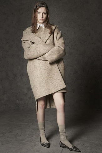 С чем носить бежевые носки женщине