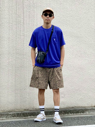 С чем носить бежевые спортивные шорты мужчине