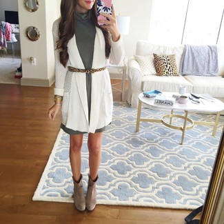 С чем носить бежевый замшевый ремень женщине