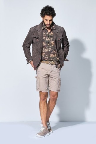 С чем носить бежевый замшевый ремень мужчине