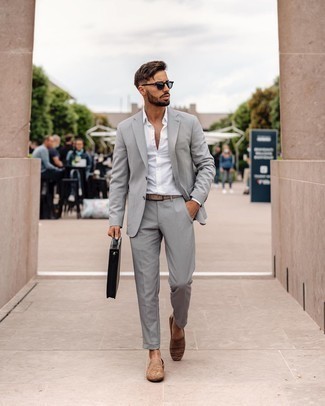 С чем носить бежевый замшевый ремень мужчине