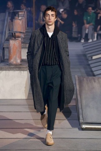 С чем носить бежевые замшевые туфли дерби