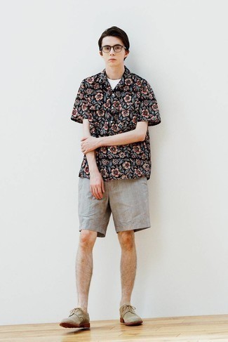 С чем носить бежевые замшевые туфли дерби