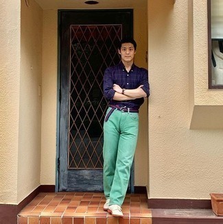 С чем носить бежевые замшевые туфли дерби