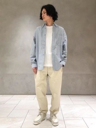 С чем носить бежевые замшевые ботинки дезерты