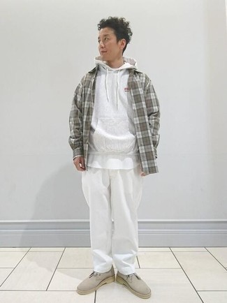 С чем носить бежевые замшевые ботинки дезерты