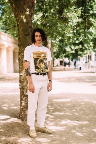 С чем носить бежевые замшевые ботинки дезерты