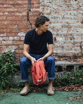 С чем носить бежевые замшевые ботинки дезерты