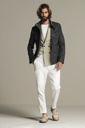 Как носить бежевые замшевые монки с двумя ремешками с бежевым пиджаком