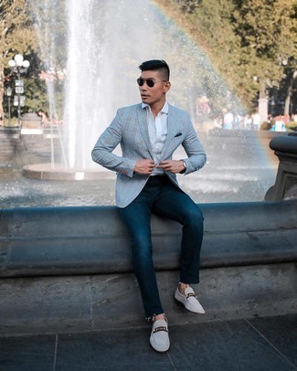 С чем носить бежевые замшевые лоферы мужчине