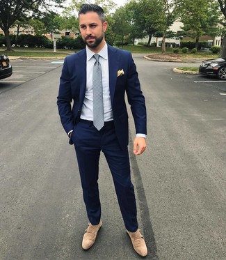 С чем носить бежевые замшевые монки