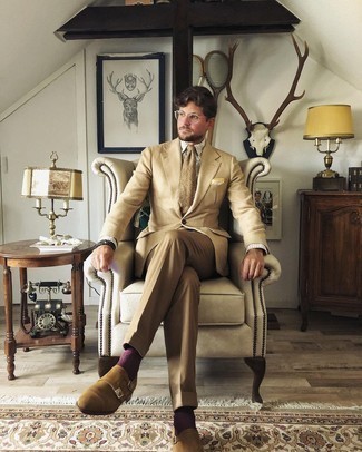 С чем носить бежевые замшевые монки