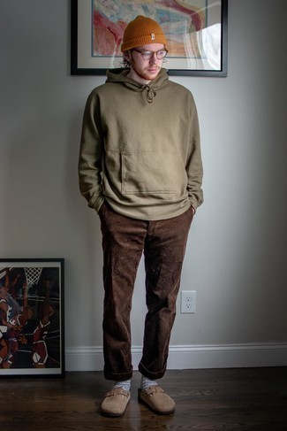 С чем носить бежевые замшевые монки