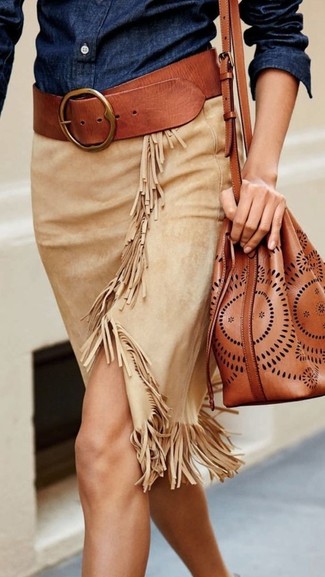 С чем носить бежевую замшевую юбку