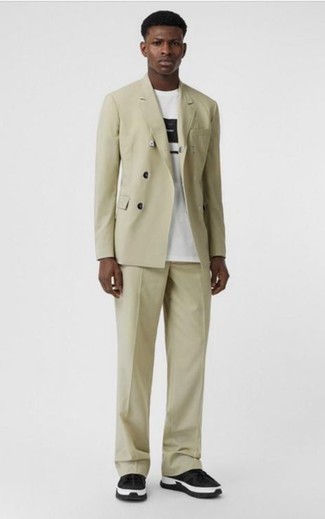 Какие кроссовки носить с бежевым костюмом