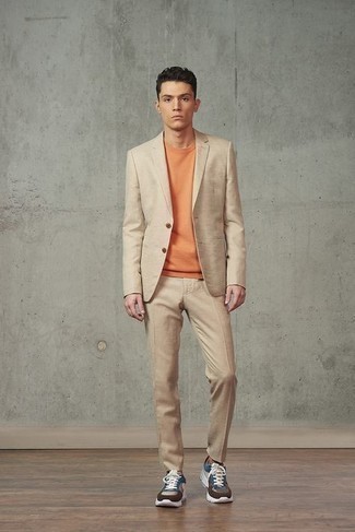 Какие кроссовки носить с бежевым костюмом