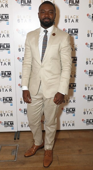 Какие туфли дерби носить с бежевым костюмом