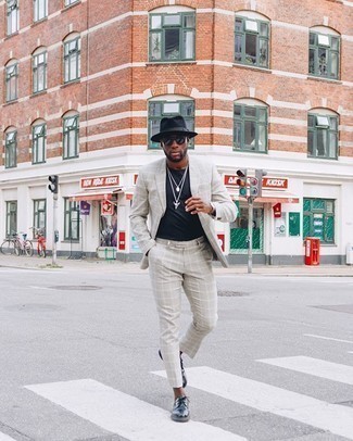 Какие туфли дерби носить с бежевым костюмом