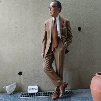 Какие туфли дерби носить с бежевым костюмом