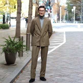 Какие туфли дерби носить с бежевым костюмом