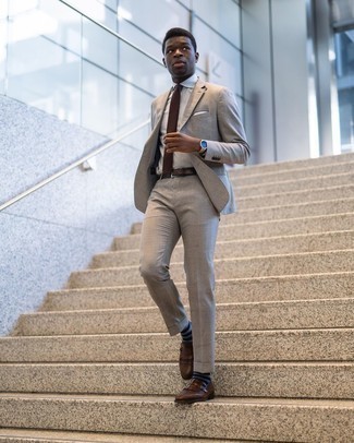 Какие лоферы носить с бежевым костюмом