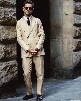 Какие лоферы носить с бежевым костюмом