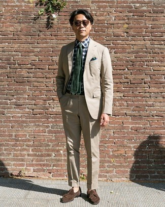 Какие лоферы носить с бежевым костюмом