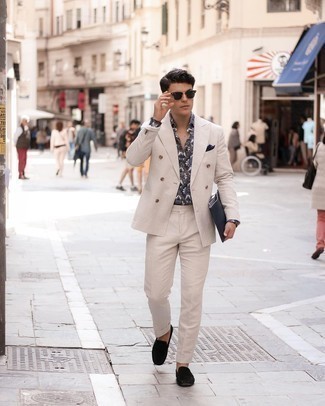 Какие лоферы носить с бежевым костюмом