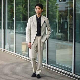 Какие футболки-поло носить с бежевым костюмом