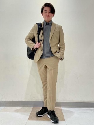 Какие футболки-поло носить с бежевым костюмом