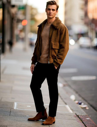 С чем носить бежевый свитер мужчине