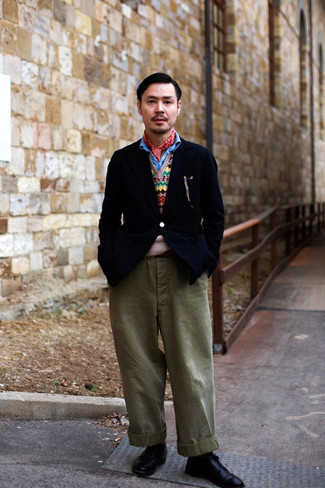 Какие пиджаки носить с бежевым трикотажным жилетом мужчине