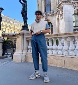 С чем носить бежевый трикотажный жилет мужчине