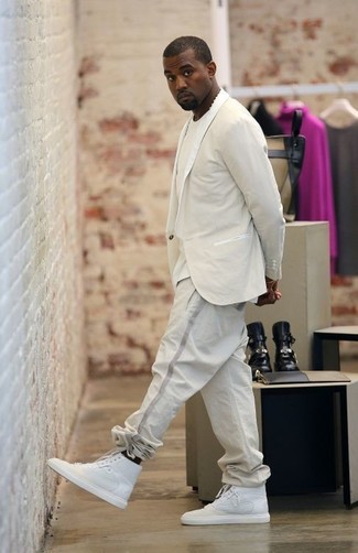 Какие пиджаки носить с бежевыми спортивными штанами мужчине