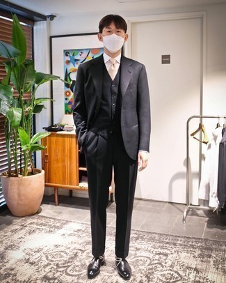 С чем носить бежевый галстук мужчине