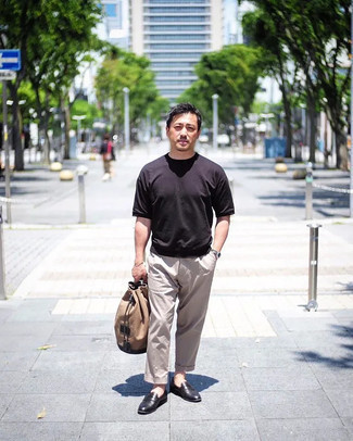 С чем носить бежевую большую сумку мужчине