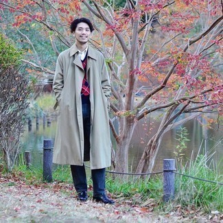 Какие монки носить с бежевым плащом